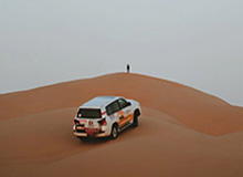 开云平台-C罗禁区内被铲倒，但裁判示意越位在先没有点球