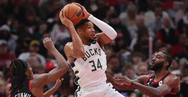 开云平台-39次出手换来恐怖数据 雄鹿4连败急需为字母减负